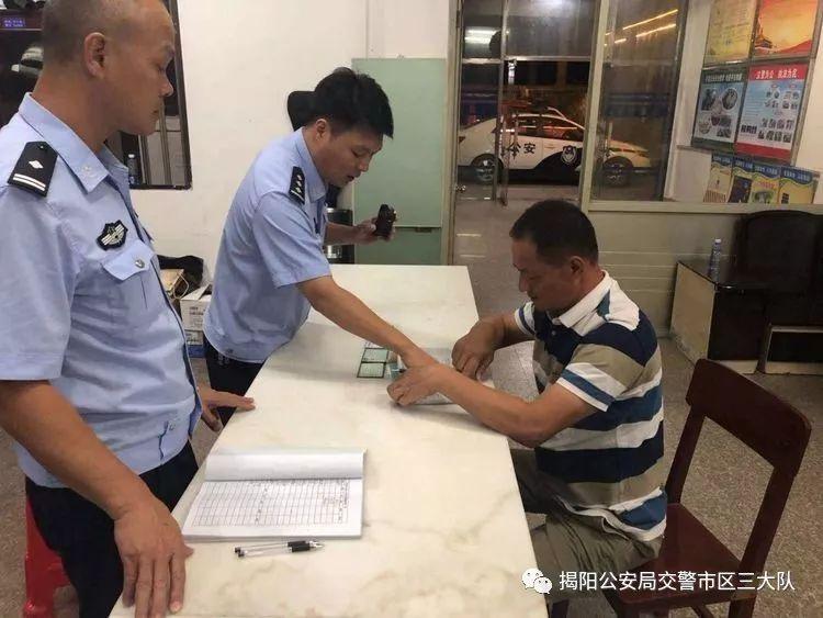 潮汕一校車被舉報(bào)！為了趕時(shí)間便逆向行駛的行為讓人后怕！